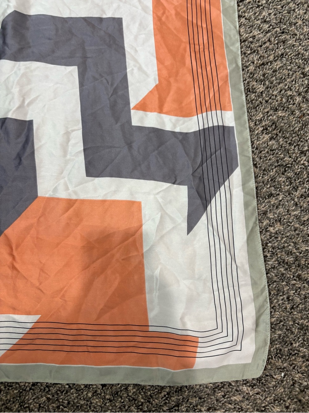 square scarf | retro geometric pattern | NWOT - Picture 3 of 5
